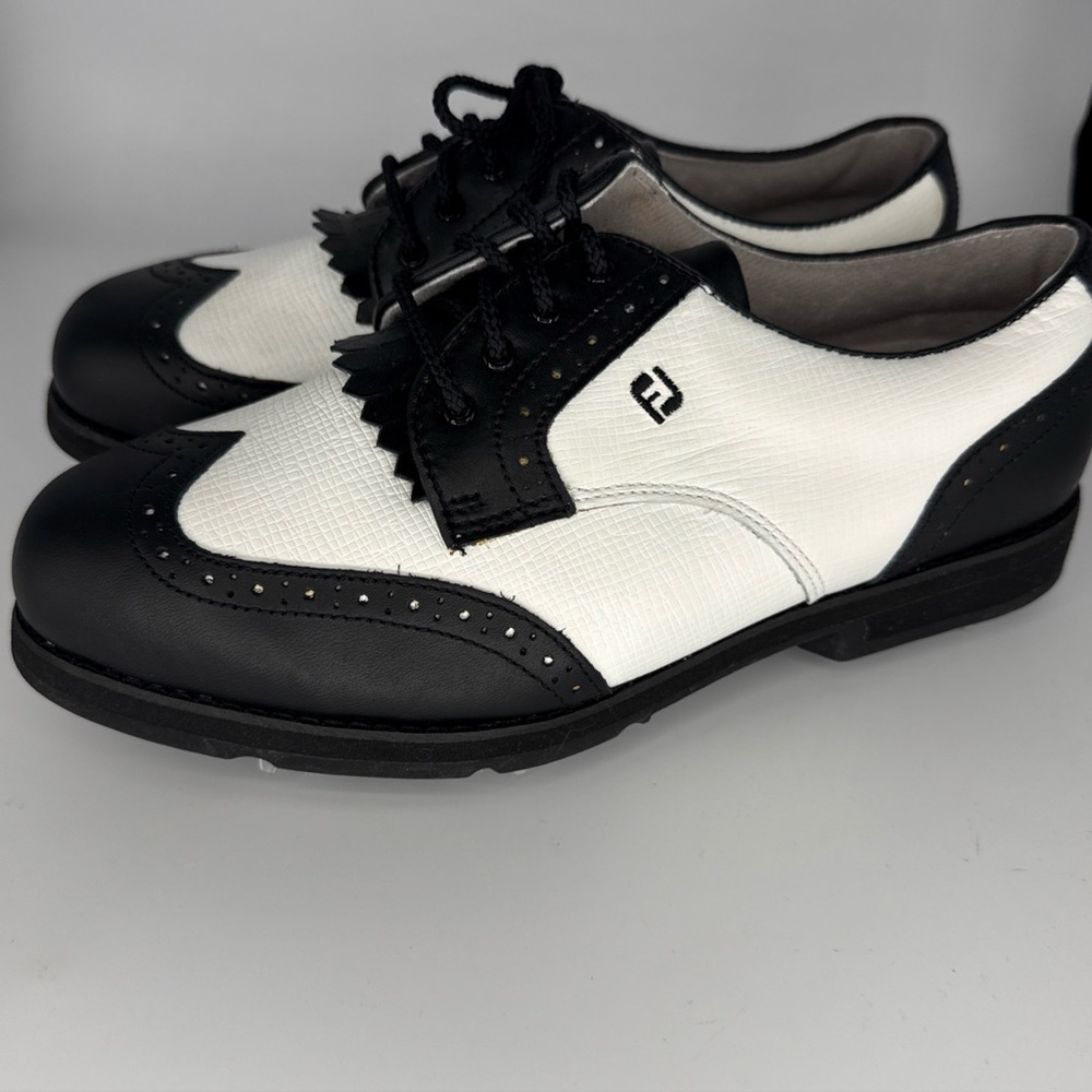 Foot Joy Golf Shoes Womens 7.5W Black White Softjoys Terrains Soft Spikes Saddle